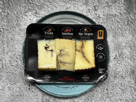 Сыр Манчего Набор (трюфель, анчоус, черный чеснок), 300 г. 